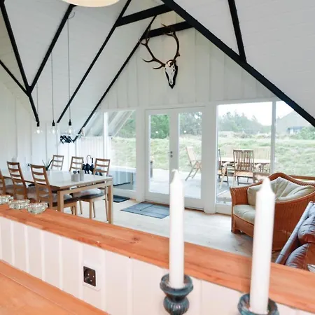 Three-bedroom Holiday In Blåvand